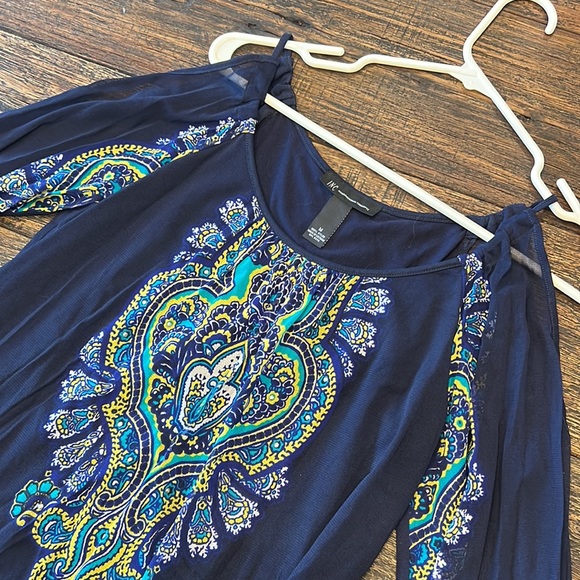 International Concepts Top Size Medium - Picture 2 of 8